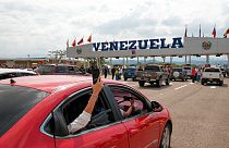 Des voyageurs dans l'État de Tachira, au Venezuela, dimanche 1er janvier 2023.