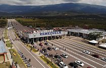 Kolumbien und Venezuela eröffneten am Sonntag die Brücke, die 2016 fertiggestellt, aber wegen jahrelanger politischer Spannungen nie in Betrieb genommen wurde.