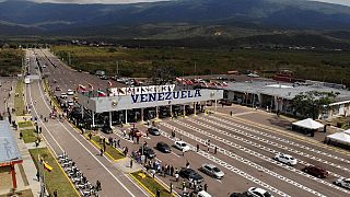 Kolumbien und Venezuela eröffneten am Sonntag die Brücke, die 2016 fertiggestellt, aber wegen jahrelanger politischer Spannungen nie in Betrieb genommen wurde.