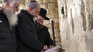 A Tórából olvasott fel az izraeli miniszterelnök a Siratófalnál 