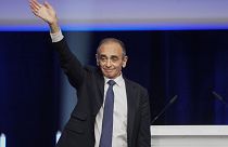 Eric Zemmour a támogatóit üdvözli az áprilisi elnökválasztáson