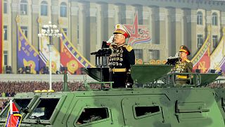 Kuzey Kore lideri Kim Jong Un, silah kuvvetler üzerinde kendisinden sonraki en yetkili isim olan Pak Jong Chon'u görevden aldı