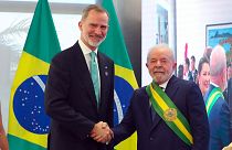 الرئيس لويس إيناسيو لولا دا سيلفا مع ملك إسبانيا، فيليبي السادس، بعد أن أدى اليمين الدستورية كرئيس جديد. برازيليا، البرازيل، يوم الأحد، 1 يناير/كانون الثاني 2023