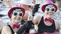 Jetzt #DryJanuary? Nach Champagner beim Neujahrsschwimmen in Genf 