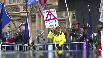 A brexit ellen demonstráló tüntetők. 