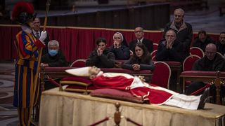 Тело Бенедикта XVI в соборе Святого Петра