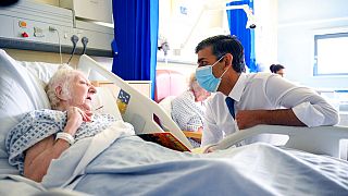 Le Premier ministre britannique Rishi Sunak en visite à l'hôpital universitaire de Croydon dans le sud de Londres, 28 octobre 2022. 