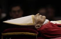 El papa Benedicto XVI ha muerto como papa pero no como jefe de Estado.