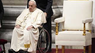 Ferenc pápa misét tart a Vatikánban 2022. december 31-én