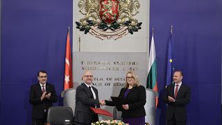 Unterzeichnung des Abkommens in Sofia