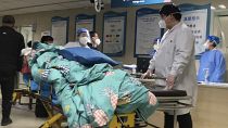 تم إبعاد مريض عن غرفة الطوارئ بسبب طاقته الكاملة في مستشفى باودينغ المركزي في مدينة تشوتشو بمقاطعة خبي شمال الصين يوم، ديسمبر/كانون الأول 2022.