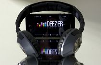  ديزر "Deezer" هي منصة توزيع رقمية فرنسية مخصصة لبث الموسيقى، تم إطلاقها في أغسطس/آب 2007.