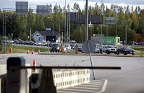 Des voitures font la queue pour passer la frontière entre la Russie et la Finlande au poste de contrôle frontalier de Nuijamaa à Lappeenranta, en Finlande (22.09.2023)
