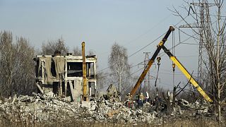 Romeltakarítás Makiivkában az ukrán rakétatámadás után