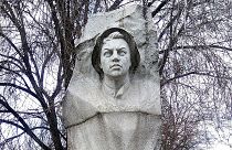 Памятник А.Матросову в Днепре, уроженцем которого он был