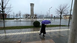 Reportage en Albanie, pays qui perd sa jeunesse, "son oxygène"