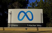 Logotipo da Meta na sede da empresa de MArk Zuckerberg em Menlo Park, Califórnia
