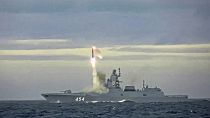 ARCHIVO - La fragata "Almirante de la Flota de la Unión Soviética Gorshkov" lanza un misil Zircon, 28 de mayo de 2022