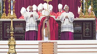Francisco tornou-se no primeiro Papa a presidir às cerimónias fúnebres de um Papa emérito