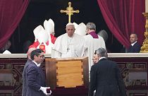 Emerit Papa 16. Benediktus'un cenaze törenini Papa Francis yönetti