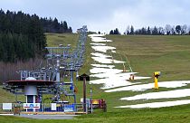  Çekya'da bir kayak merkezi sıcaklardan dolayı kar eksikliği yaşandığı için kapandı, Liberec, 5 Ocak 2023
