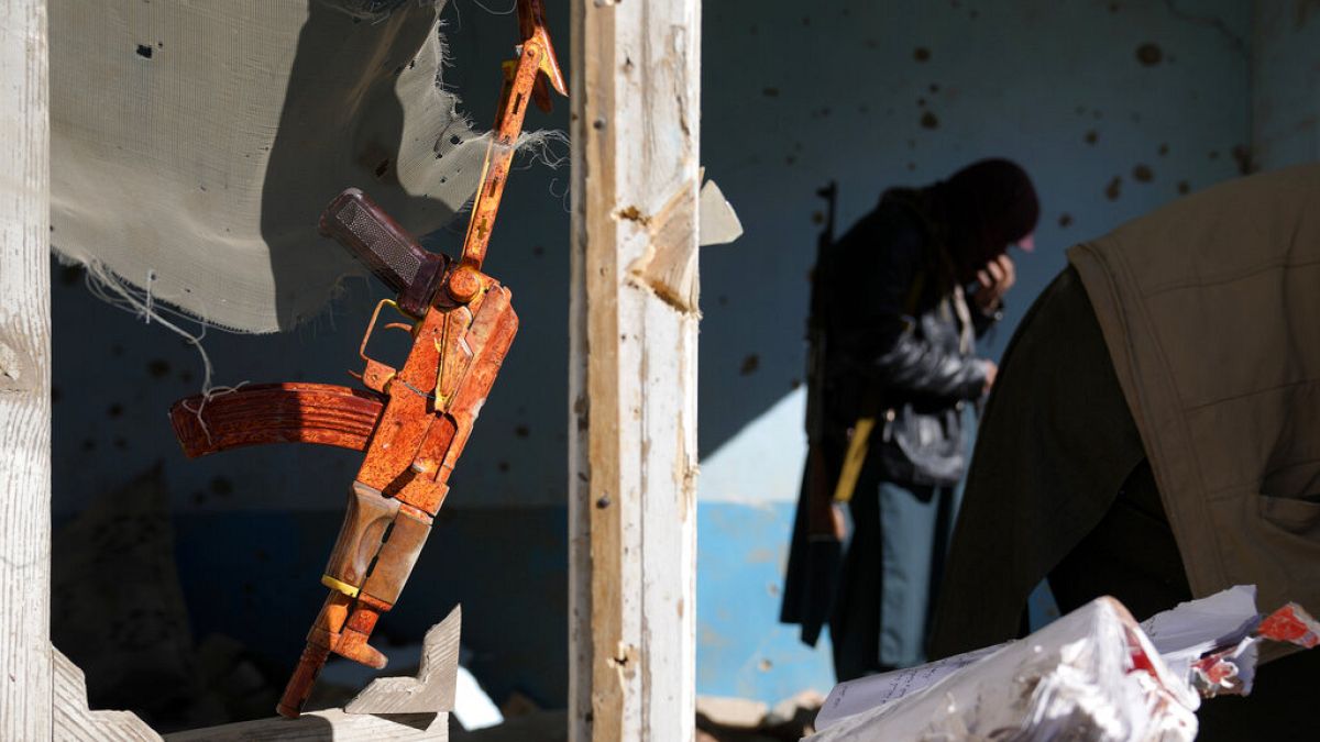 Κατεστραμμένο κατάλυμα μαχητών του ΙΚΙΛ μετά από έφοδο των δυνάμεων ασφαλείας στο Αφγανιστάν