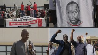 متظاهرة في داكار للمطالبة بالإفراج عن الصحفي السنغالي بابي علي نيانغ.