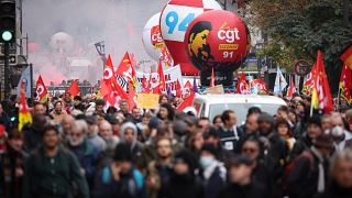 Колонна профсоюзов на акции протеста в Париже 10 ноября 2022 г.