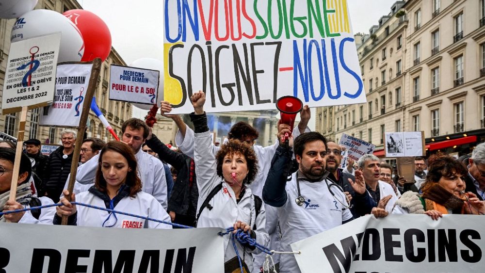 France : Les Médecins Libéraux Dans La Rue Pour Réclamer Une ...