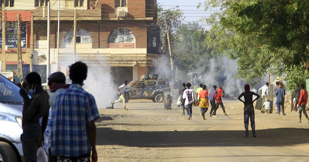 Demonstrators return to the streets in Sudan - Vimarsana News