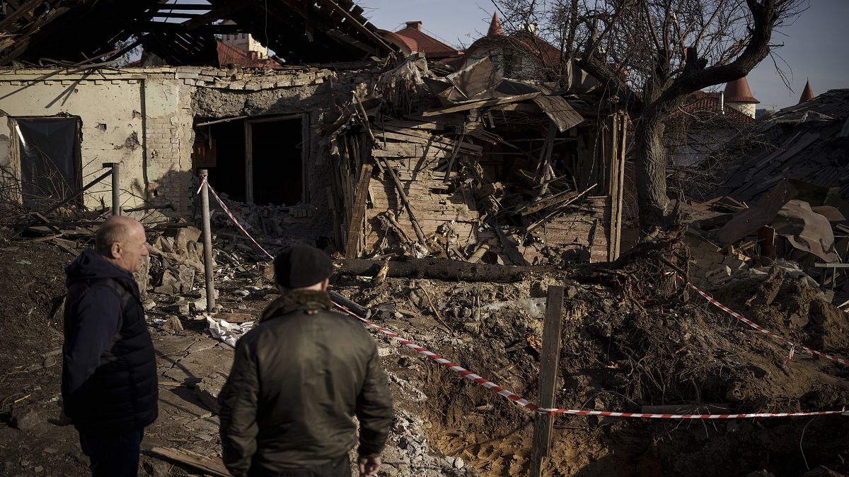 Un site frappé par une attaque aérienne russe à Kyiv, le 2 janvier 2023.