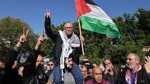 Палестинские активисты чествуют Карима Юниса после 40 лет заключения в израильской тюрьме