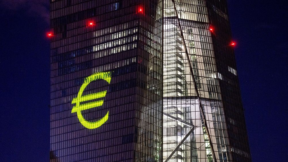 Inflation in the eurozone falls back to single digits at 9.2%
