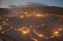 Auf Hawaii ist der Vulkan Kilauea wieder aktiv. Am Morgen entwich Lava aus seinem Krater.