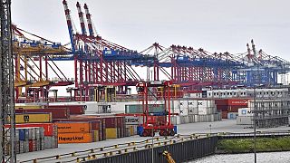  Almanya'nın Bremerhaven kentindeki limanda depolanan konteynerler