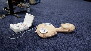 Image shows a compact, AI-powered defibrillator developed by french company, Lifeaz.