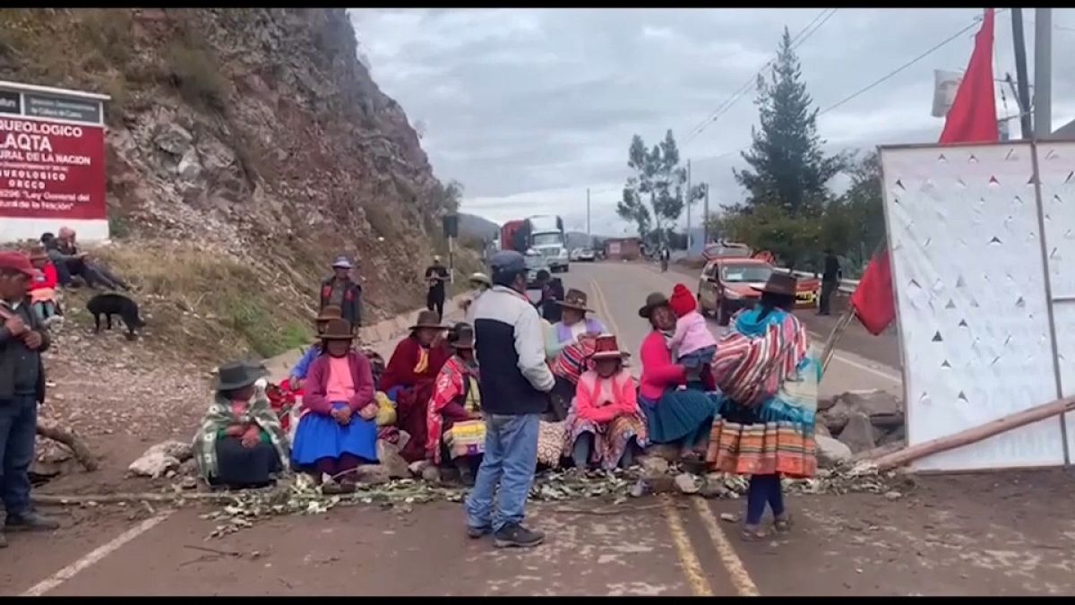 Una de las carreteras cortadas en Perú por los manifestantes
