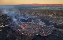 Гавайский вулкан Килауэа начал извергаться внутри своего вершинного кратера. Снимок предоставила Геологическая служба США, 6 января 2023 года.