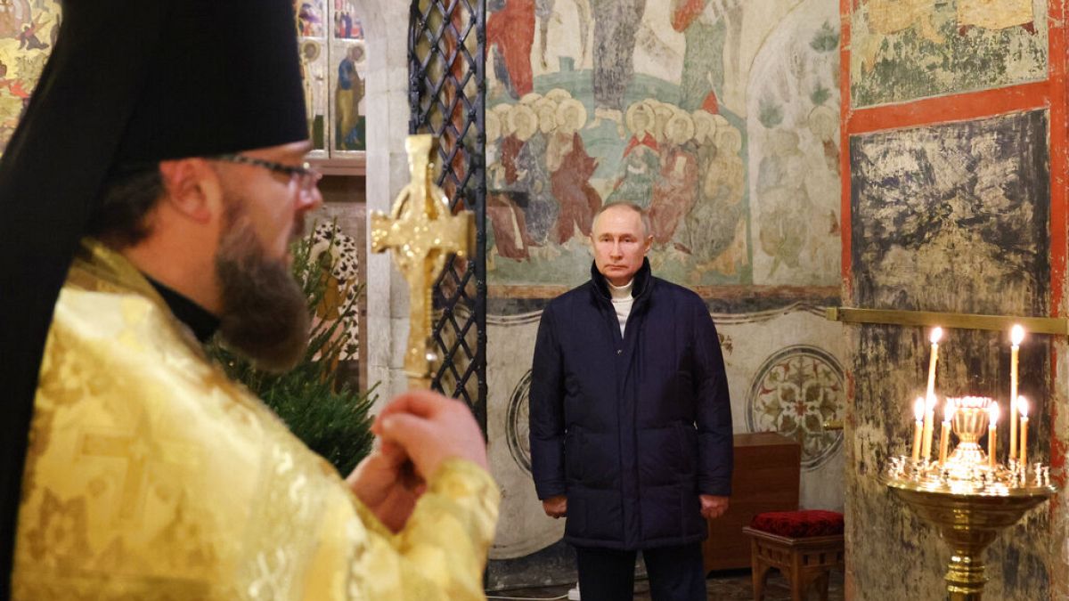 Vladimir Poutine, assistant à une messe de Noël, dans la cathédrale de l'Annonciation, au Kremlin, le 6 janvier 2023