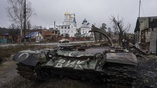 Разрушенный российский танк в Святогорске Донецкой области Украины