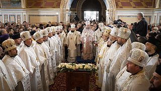 Zum orthodoxen Weihnachtsfest feierten Hunderte Gläubige in Kiew eine Messe im berühmten Höhlenkloster