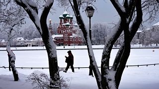 الثلوج تغطي العاصمة الروسية موسكو