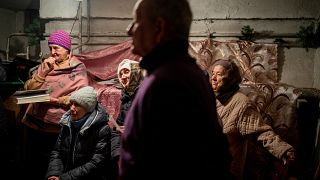 قداس ليلة عيد الميلاد داخل ملجأ في شازيف يار الأوكرانية