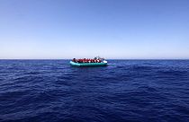 Embarcación de migrantes en el mar Mediterráneo