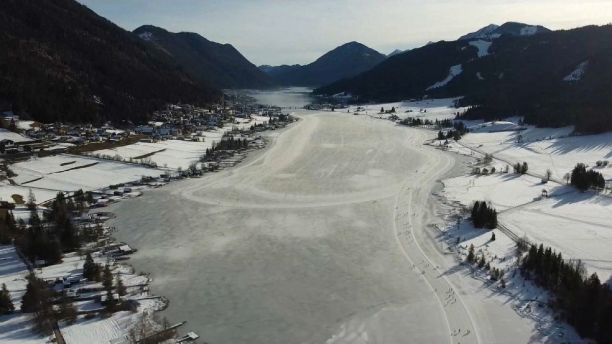 Le lac Weissense situé dans les Alpes autrichiennes.