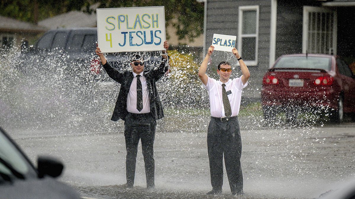 Una preghiera per Gesù, sotto la pioggia. (Chino, California, 5.1.2023)