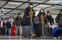 فرودگاه هنگ کنگ در اولین روز از لغو محددیت های سفر به سرزمین اصلی چین به تاریخ ۸ ژانویه ۲۰۲۳