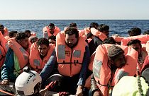Migrantes resgatados pelo Ocean Viking em outubro no Mediterrâneo