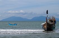 قارب استخدمه اللاجئون الروهينغا للوصول إلى شاطئ في مقاطعة آتشيه. 2023/01/08