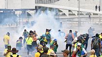 Apoiantes de Bolsonaro envolvidos em confrontos em frente ao Palácio do Planalto
